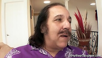 Ron Jeremy Und Seine Glückliche Teenager-Stieftochter Lynn Love In Einer Oralen Freude