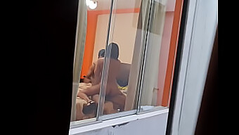 Moglie Infedele Con Un Gran Culo Sorpresa In Camera Dal Suo Coinquilino Lussurioso