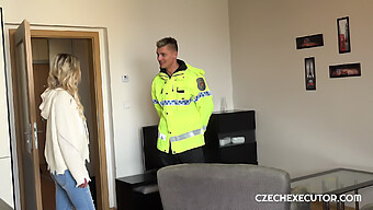 Tätowierte Escort Claudia Macc Wird Von Einem Geilen Polizisten Gefickt