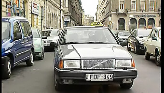 Michelle En Sandra In Een Klassieke Europese Scene