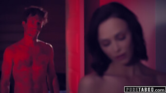 El Cuerpo Tetona De Emily Willis Es La Estrella De Este Video