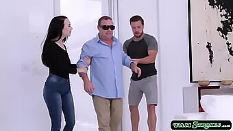 أخو زوج ذو قضيب كبير يسر كس أخته الرطب