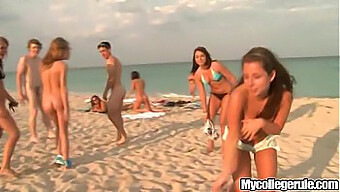 Mamada En La Playa Con Una Estudiante Viciosa