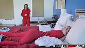 Milf Y Adolescente (18+) Disfrutan De Un Encuentro Lésbico Caliente