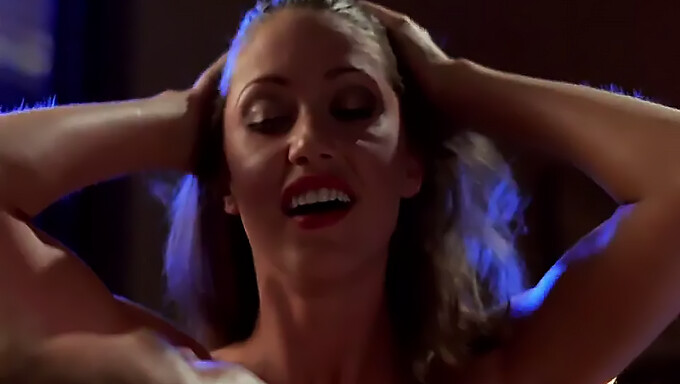 American Babe Shannon Elizabeth In American Beauty Scene