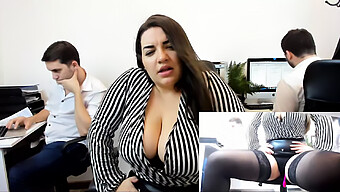 O Performanță Webcam Ușoară Și Surprinzător De Excitantă, Cu Femei Curbate Cu Active Ample