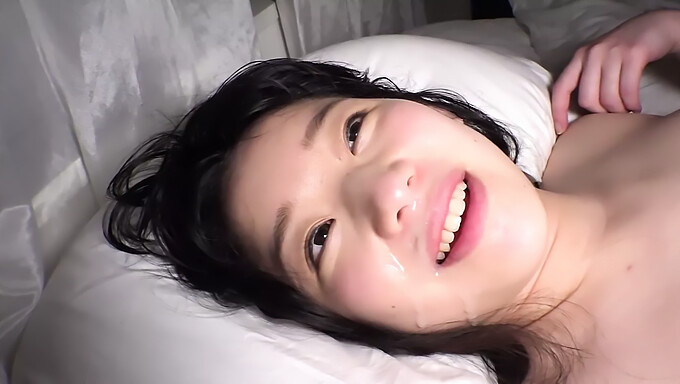 La Belleza Asiática Yuuna Himekawa Recibe Su Primer Creampie