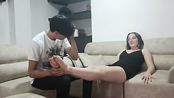 18+ Colombian Teen Gets Her Pussy Licked And Cums On Her Face