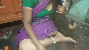 Tía India Con Grandes Tetas Y Coño Peludo