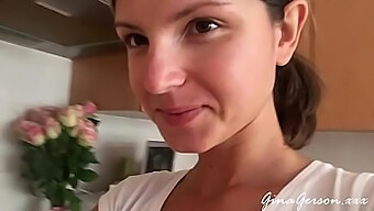 Gina Gerson Cucina Del Cibo Russo Nella Sua Casa