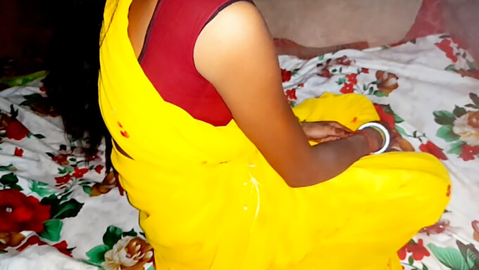 Video Hd Isteri India Cantik Dalam Saree Kuning Dengan Blowjob Dan Pancutan Yang Hebat