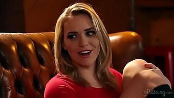 Mia Malkova'Nın Önünde Sıçrama: Bir Lezbiyen Deneyimi