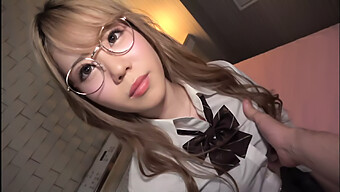 Japonská Teenka Dostane Creampie V První Části Cosplay Porno Série