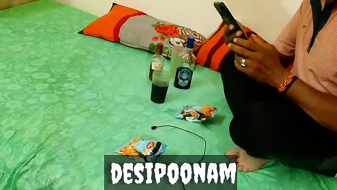 Desi Poonam Mendapatkan Pantatnya Dientot Dalam Video Buatan Sendiri Ini