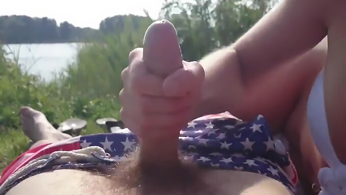 Amateur-Niederländerin Gibt Einen Blowjob In Freier Natur