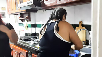 Aku Bersetubuh Dengan Pembantu Sementara Ibu Tiriku Memasak Dalam Video Buatan Sendiri Ini