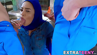 Maya Bijou, Une Arabe De 18 Ans, Prend Une Bite Dans Sa Bouche Et Une Éjaculation Faciale