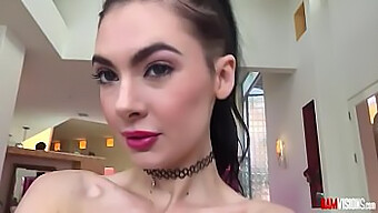 Tubuh Remaja Coklat Marley Brinx Siap Untuk Kenikmatan Anal