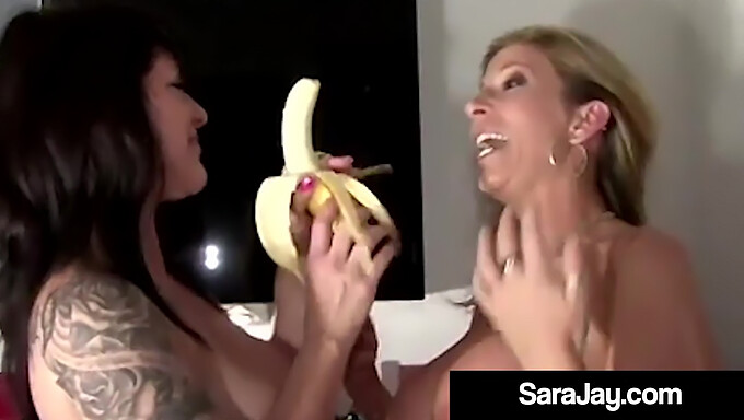 O Amor Dos Seios De Sara Jay E Daisy Rock É Quente E Pesado!