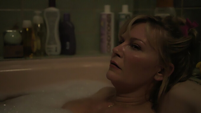 หน้าอกใหญ่ของ Kirsten Dunst อวดความงามแบบอเมริกัน