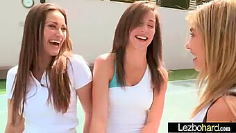 Teen Lesbičky Dani Daniels, Malena Morgan A Lia Lor Si Navzájom Užívajú Kundičky