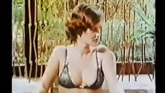 60s Vintage Milf ได้รับการเปียกและดุร้ายในห้องซาวน่า